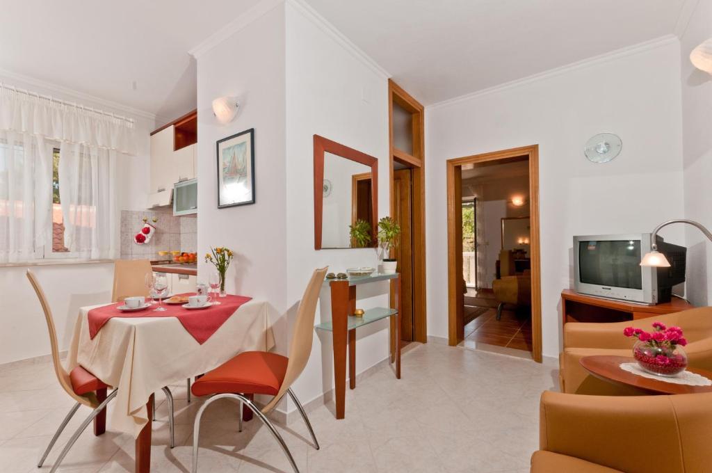 Apartments Barba Petra Dvori Sumartin Pokoj fotografie