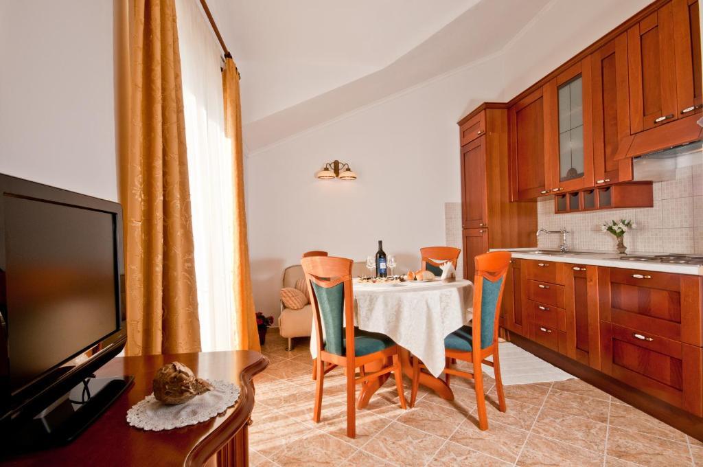 Apartments Barba Petra Dvori Sumartin Pokoj fotografie